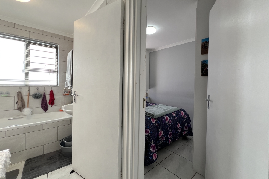 2 Bedroom Property for Sale in Morgenster Western Cape